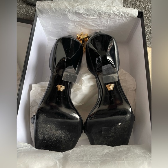 Versace MEDUSA CHAIN HIGH HEEL SANDALS, size 9 - Picture 6 of 6